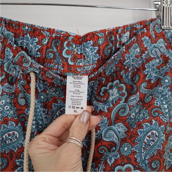 Fair Harbor Bayberry Trunk - Navy Crimson Leaves Bayberry Trunk - NWT - Picture 3 of 4